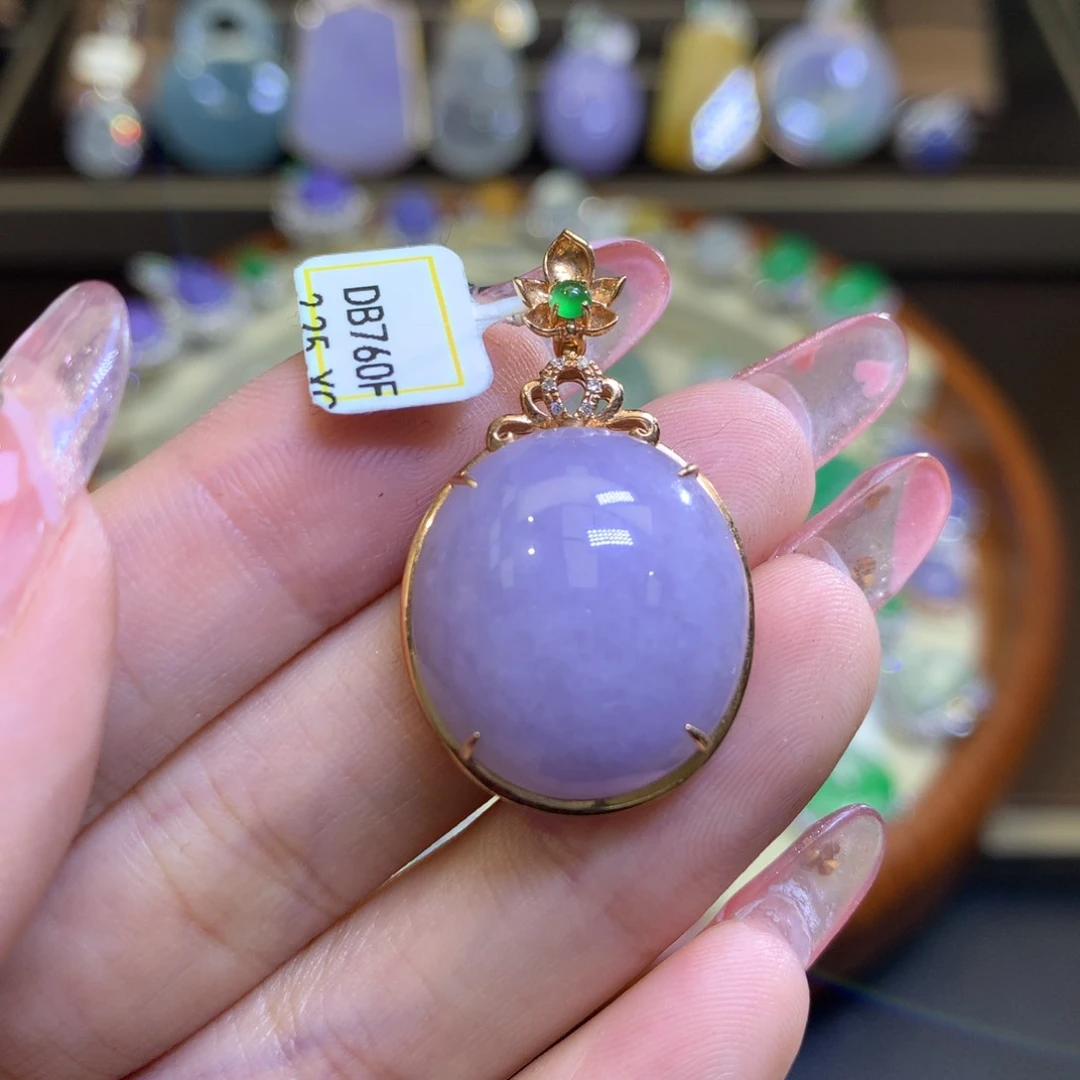 翡翠颈饰18K金镶嵌翡翠