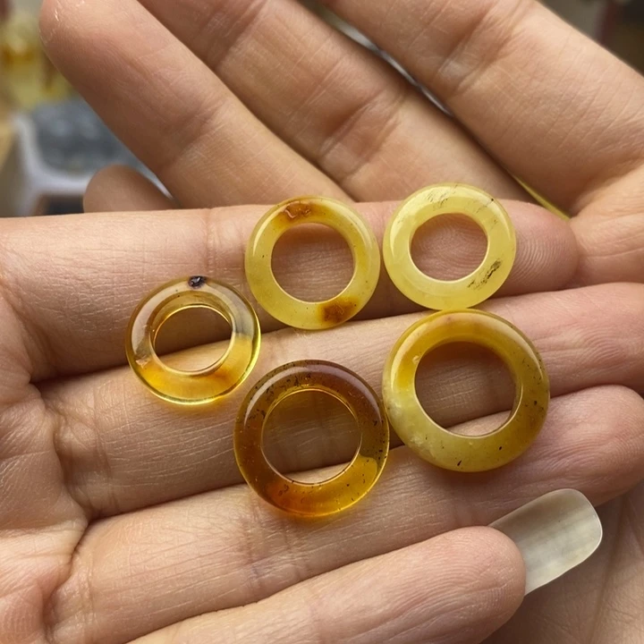 蜜蜡未镶嵌裸石跑环，瑕疵，有坑