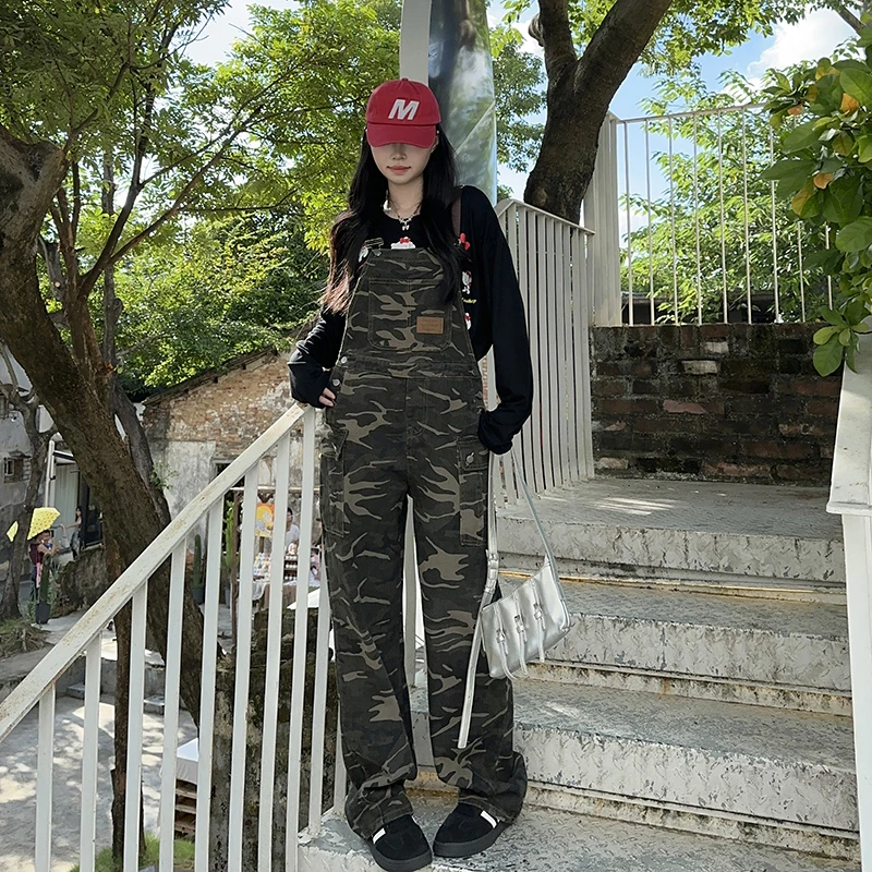 美式复古迷彩工装牛仔背带裤女春秋新款宽松显瘦百搭直筒阔腿裤子