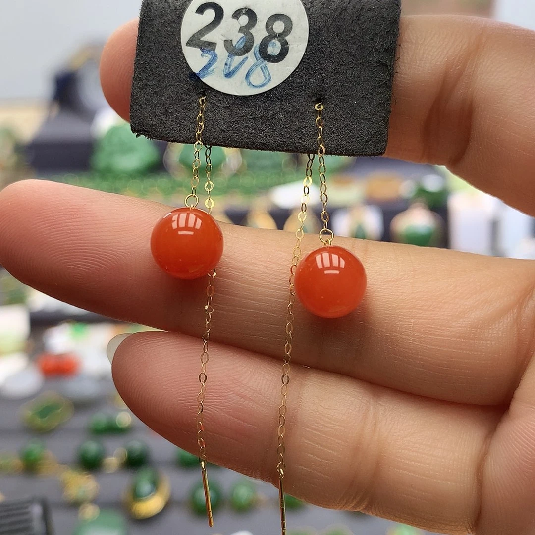 18K金镶嵌南红玛瑙耳饰