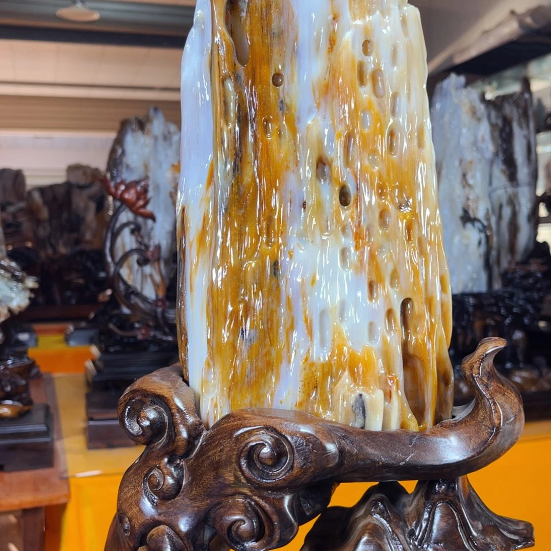 高***山硅化玉未镶嵌珠宝奇石