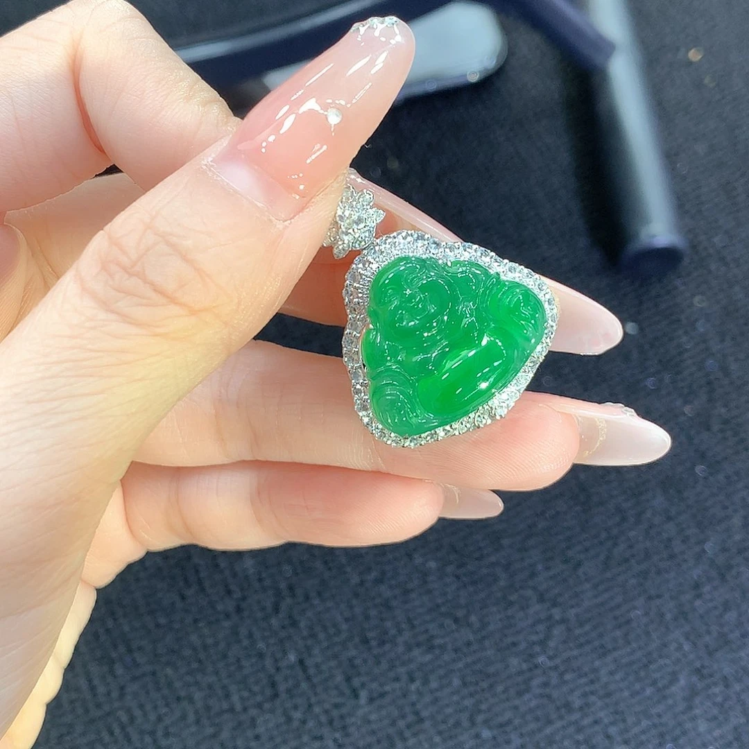 颈饰18K金镶嵌翡翠