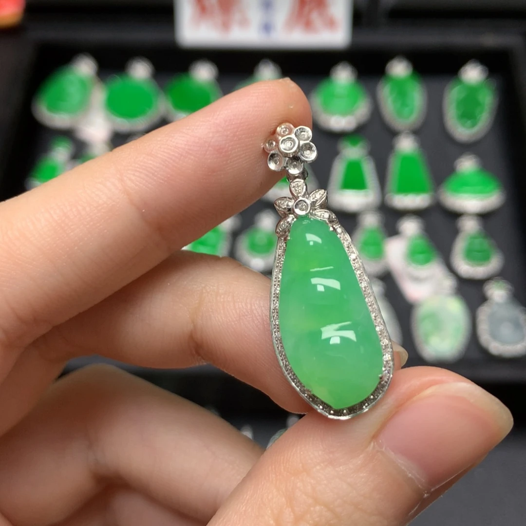 吊坠(不含链)18K金镶嵌翡翠