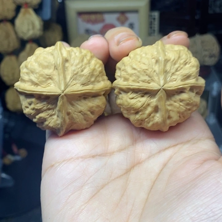 文玩核桃吊坠玉玺四棱微瑕