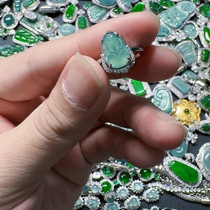 翡翠颈饰未镶嵌天然A货翡翠放漏