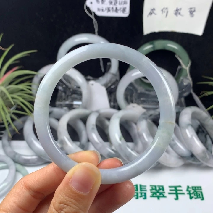 翡翠未镶嵌手镯24号。58.7圈