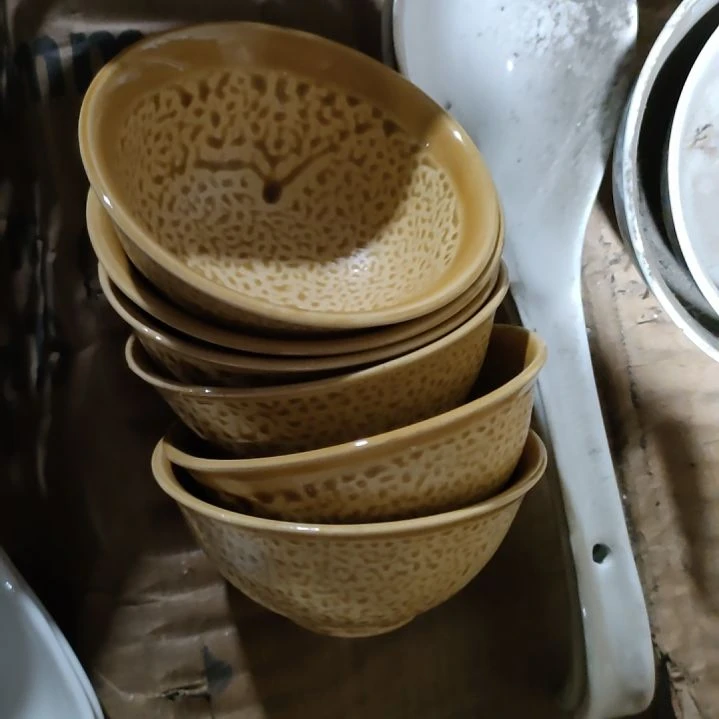 摆件陶瓷盘子碗啥都有