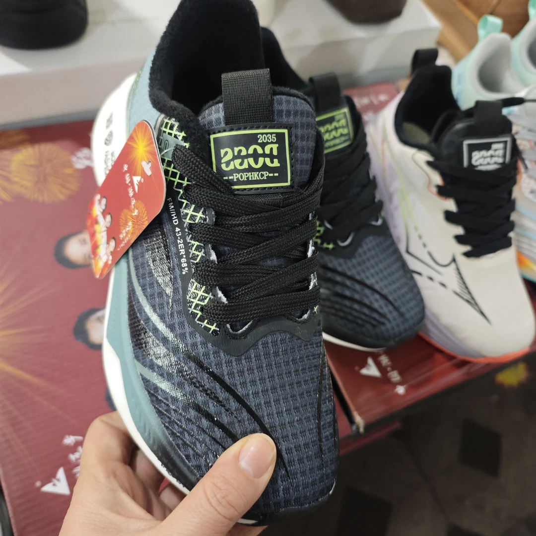 冬季情侣加绒防滑轻便透气网面休闲跑步运动鞋亲子鞋