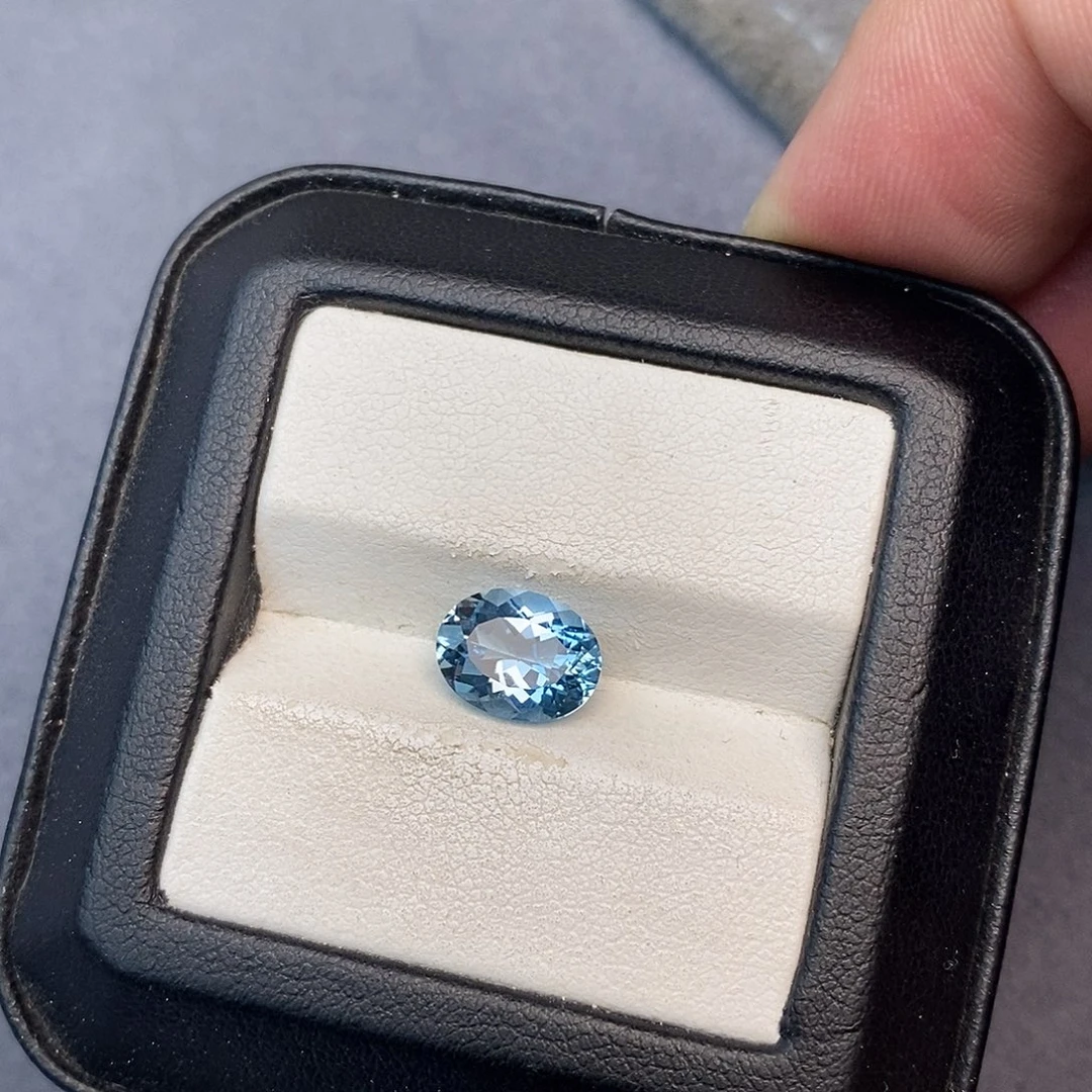 海蓝宝石笔搁未镶嵌2ct 圣玛利亚