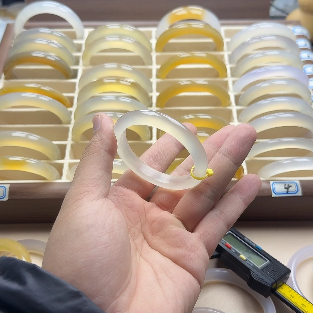 玛瑙/玉髓未镶嵌手镯50.4圈口