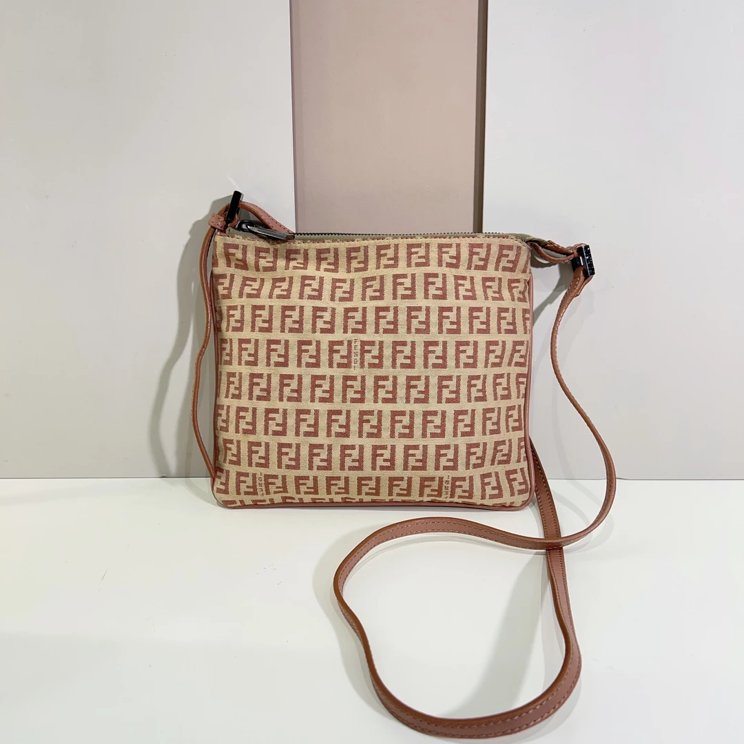 95新 FENDI/芬迪 芬迪老花斜挎包cj6143