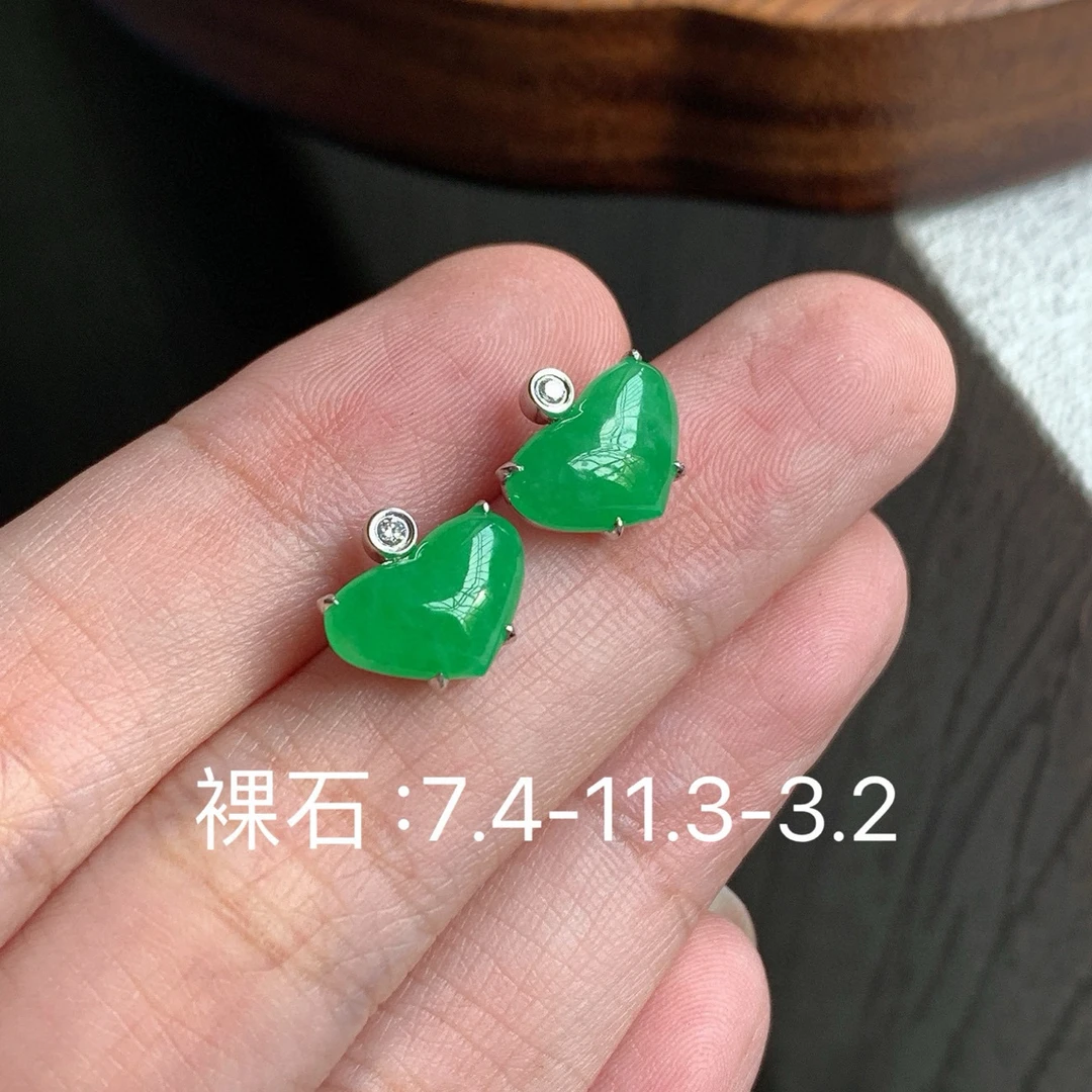 阳绿桃心耳钉A 1128天然缅A翡翠 18k金镶嵌 裸石7.4-11.3-3.2mm