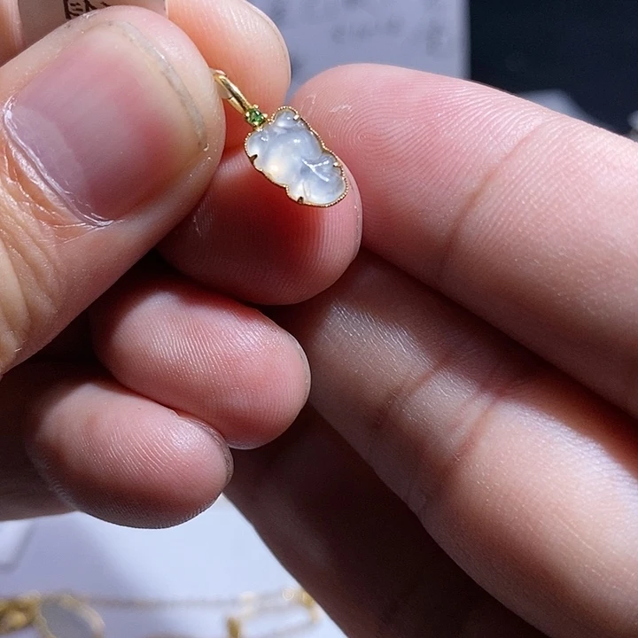 翡翠18K金镶嵌颈饰