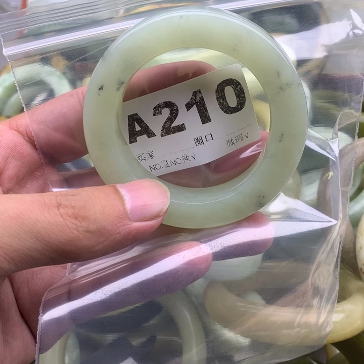 笨***笨未镶嵌蛇纹石玉手镯