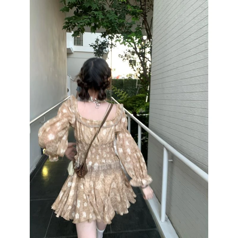 ishui-微醺朗姆-ins复古小众卡其剪花长袖洛丽塔拼接时尚连衣裙