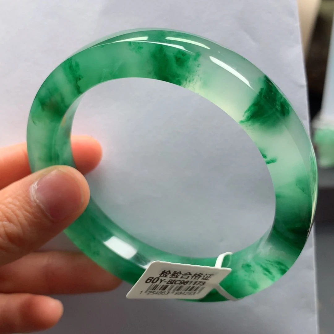 【闪购商品】未镶嵌手镯石英质玉