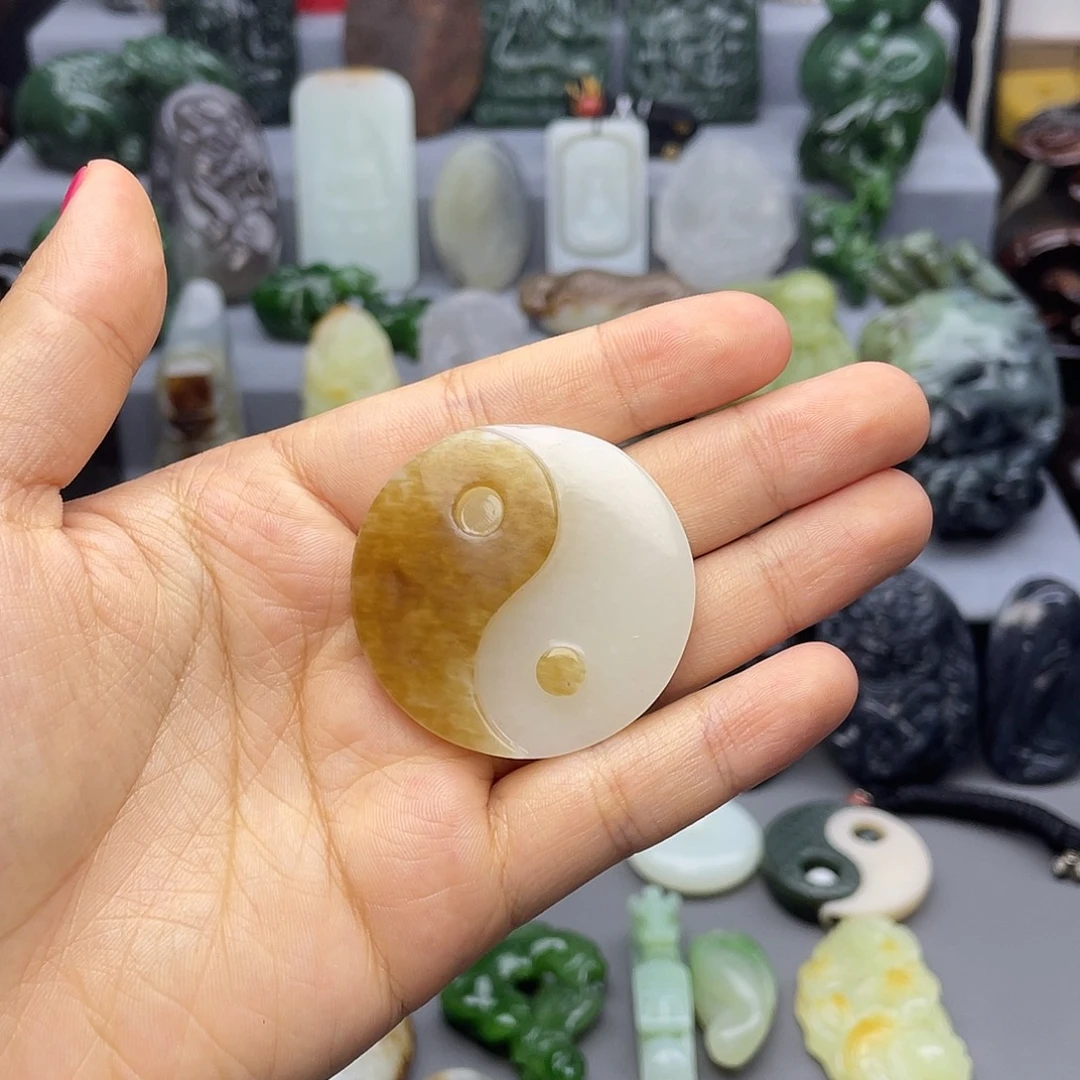 熙***茹颈饰未镶嵌和田玉