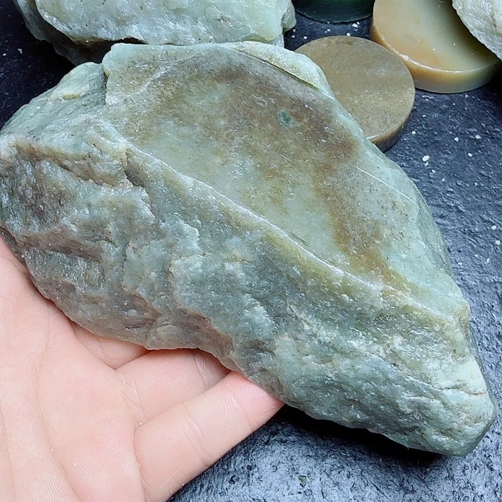 和田玉（糖玉）未镶嵌珠宝奇石