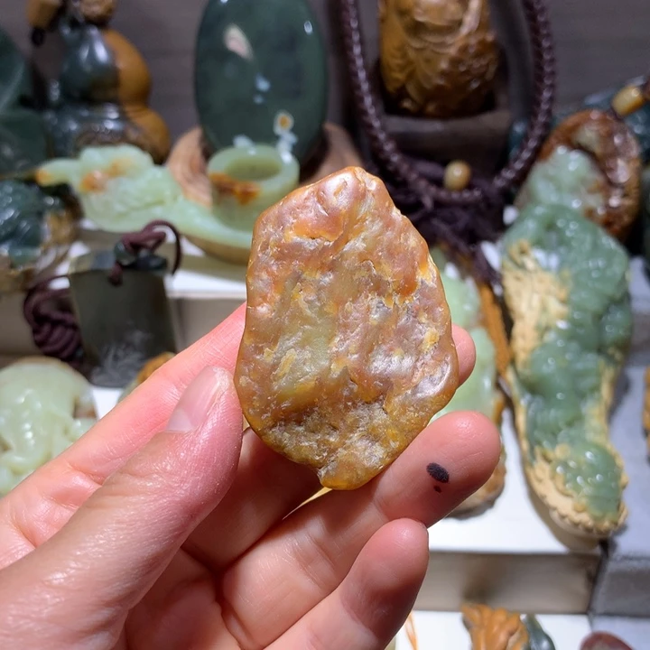 未镶嵌岫岩河磨玉（透闪石质玉）把件
