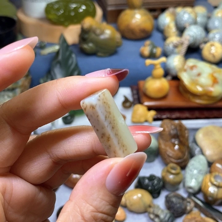 未镶嵌透闪石质玉挂件