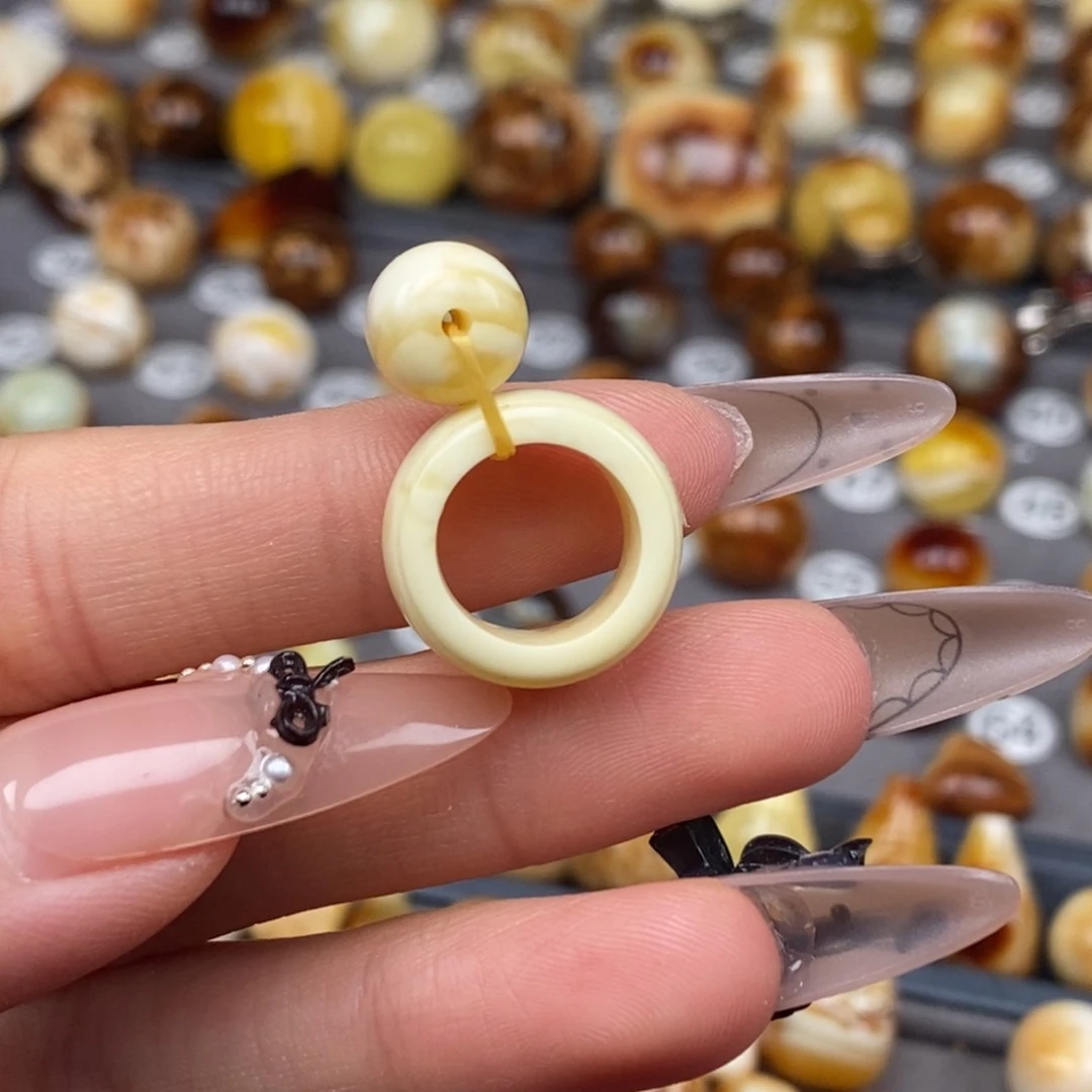 裸石琥珀未镶嵌跑环