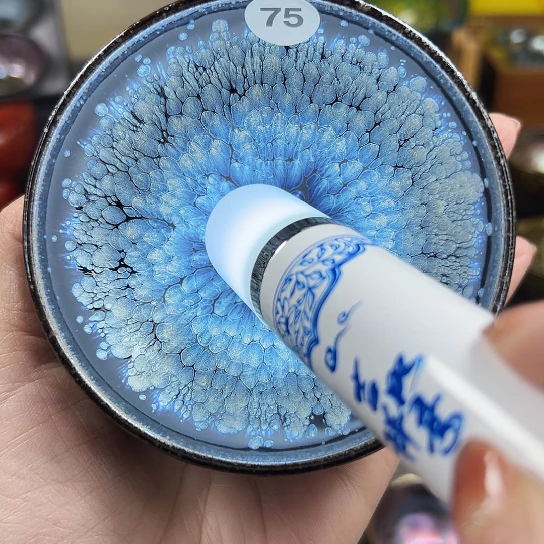 茶盏浮雕蓝有滴波体