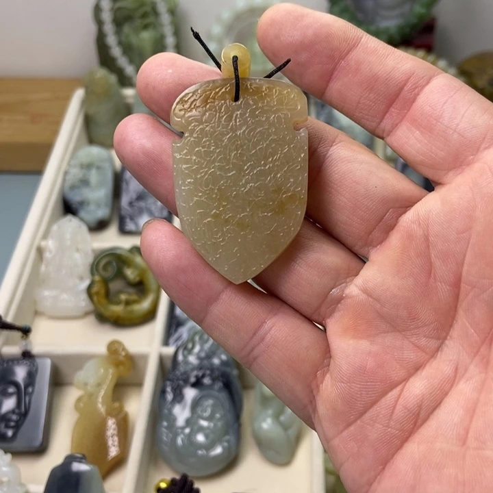 颈饰未镶嵌和田玉