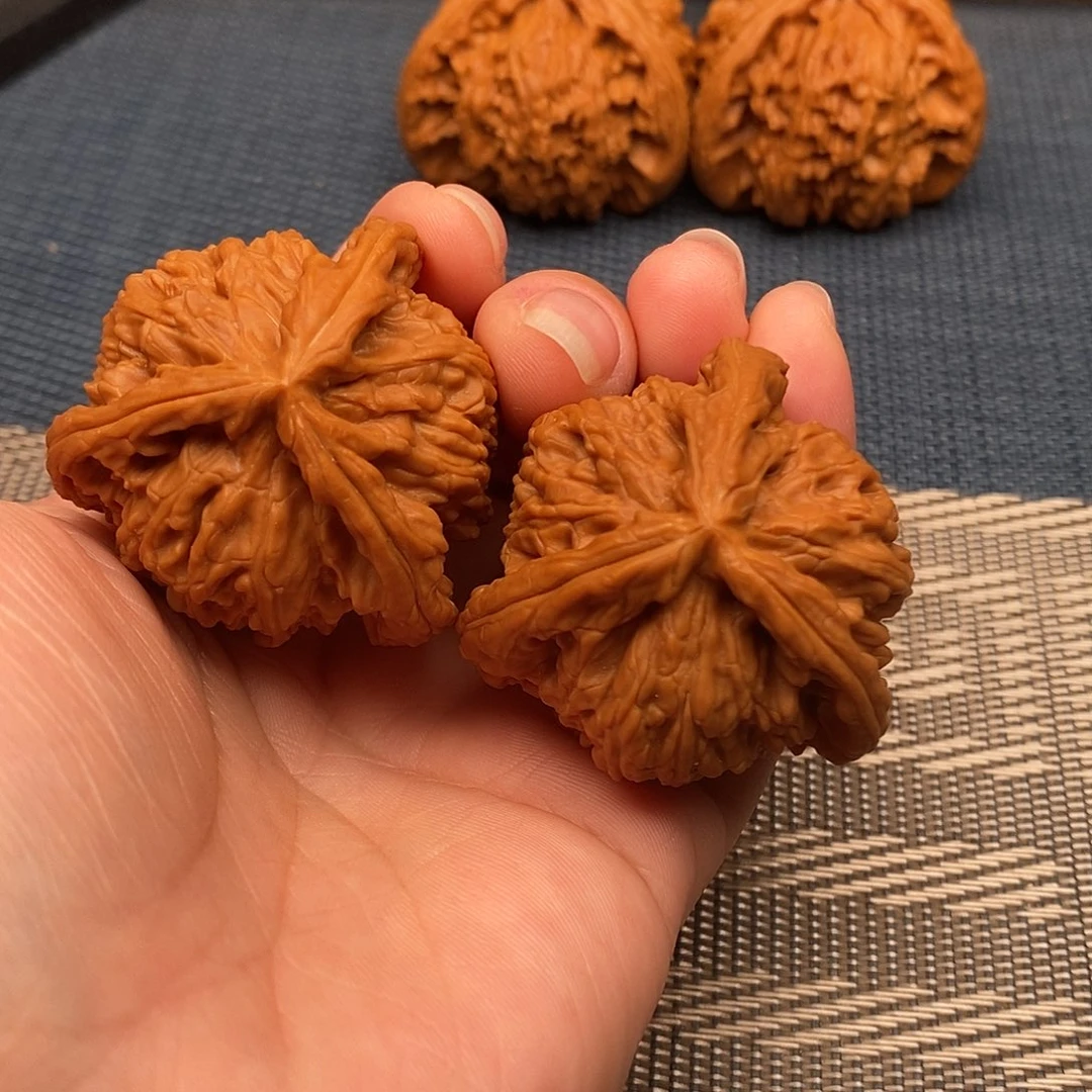 本***、文玩核桃吊坠三棱