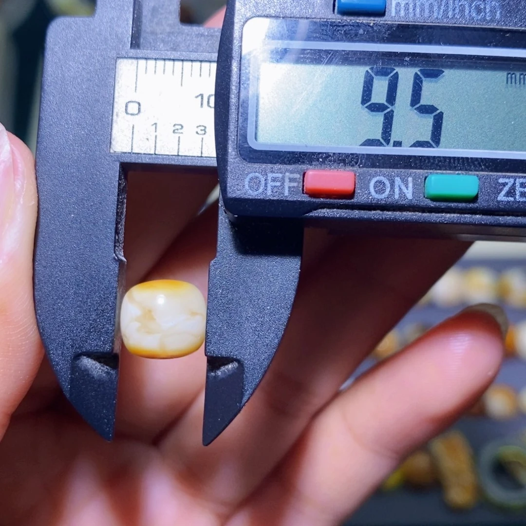 未镶嵌蜜蜡珠宝奇石