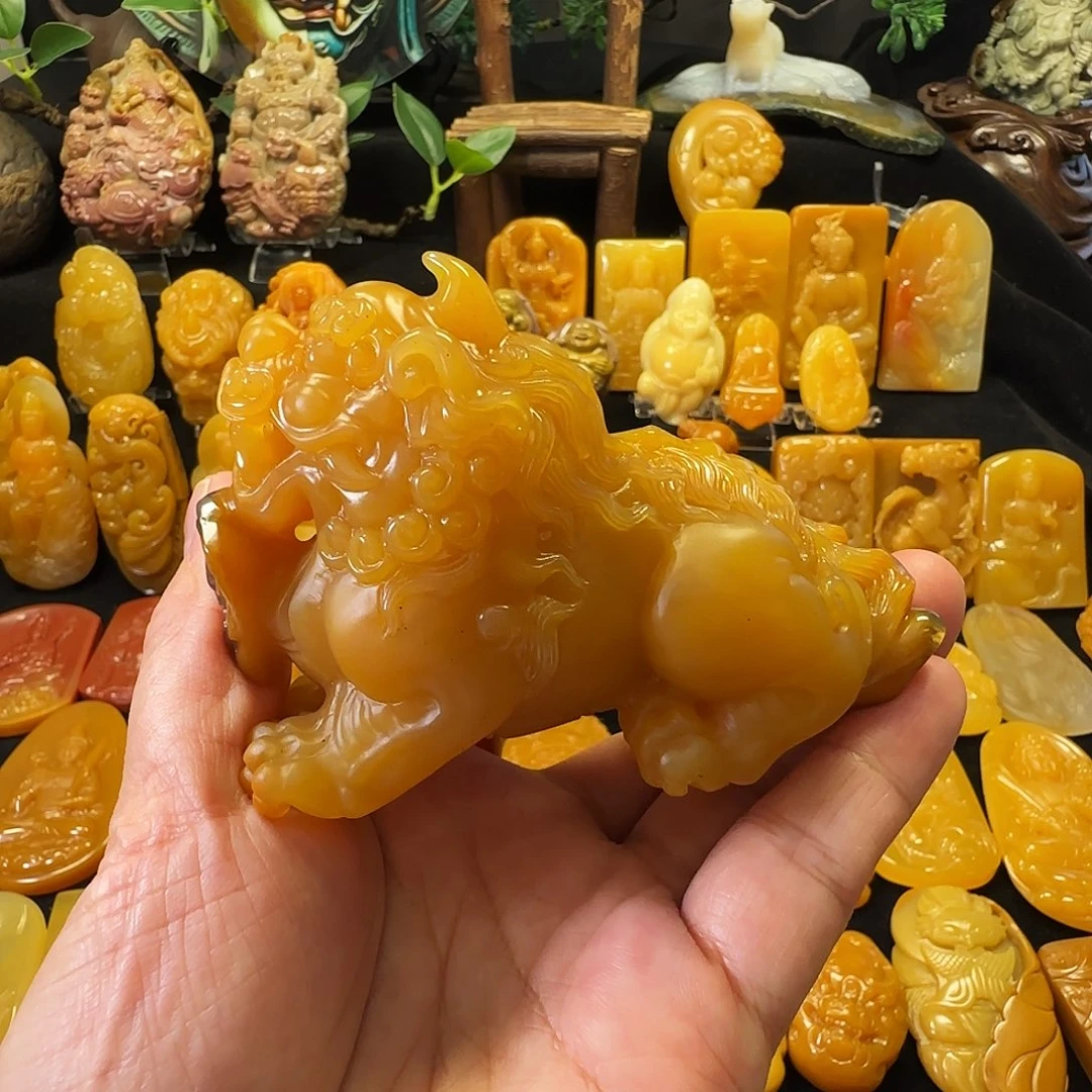 石英质玉（黄龙玉）未镶嵌摆件风**声狮子摆件