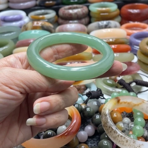 石英岩玉未镶嵌手镯