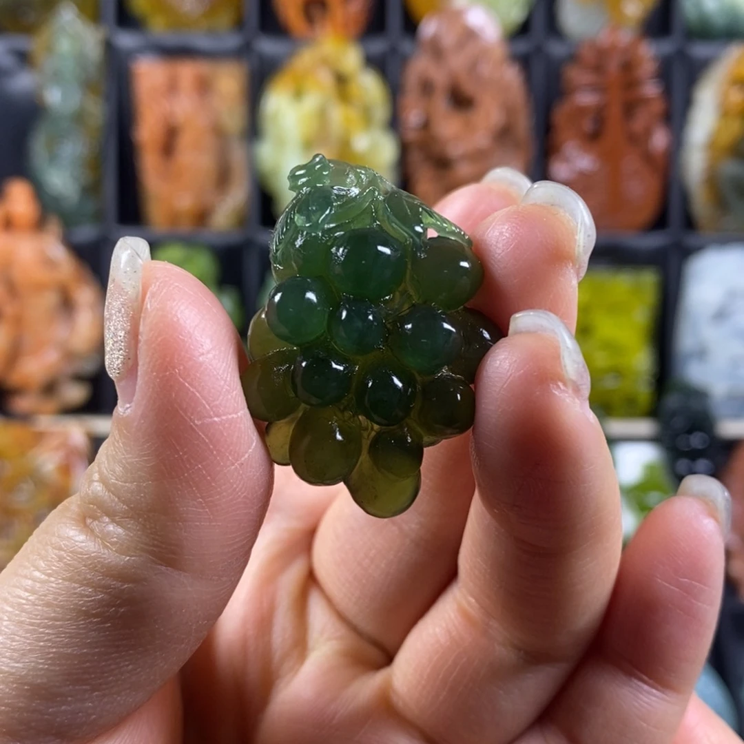 蛇纹石玉颈饰合金