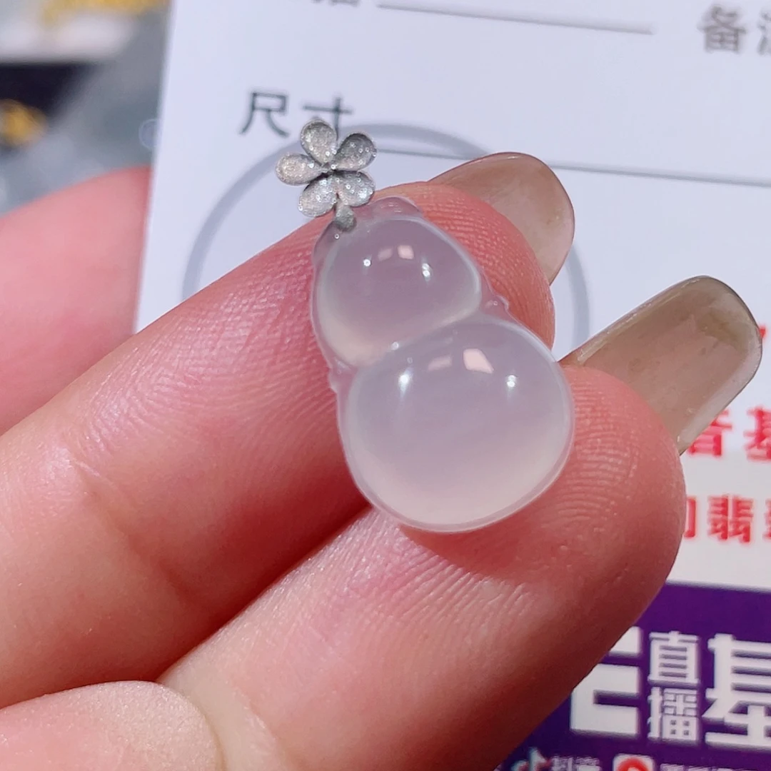 翡翠18K金镶嵌颈饰葫芦