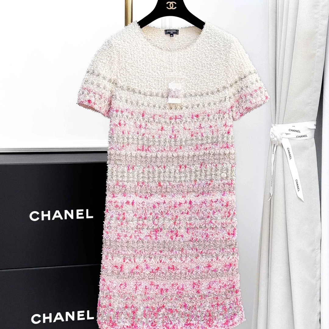 99新 Chanel/香奈儿 36码瀑布系列粉色拼白色亮丝短袖连衣裙，