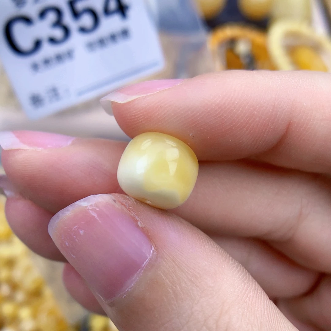 未镶嵌琥珀珠宝奇石10.4