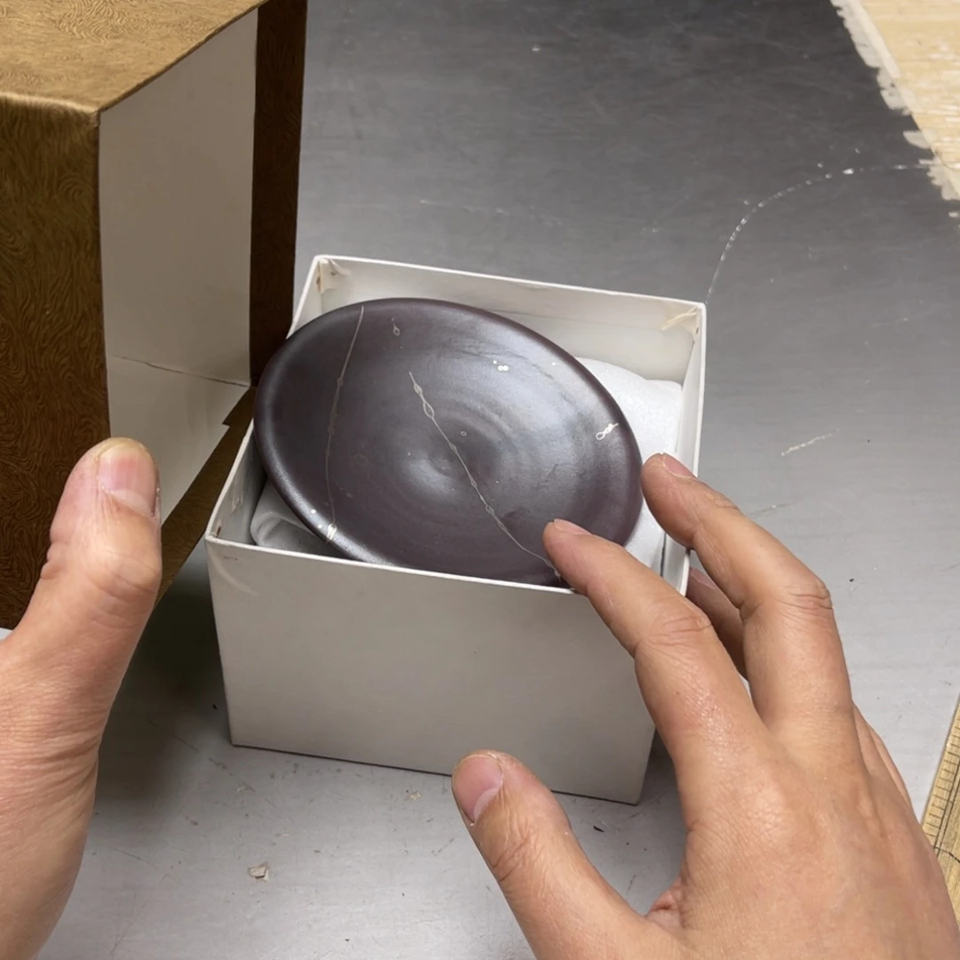 瓷片六***?密密麻麻地排列着一个大