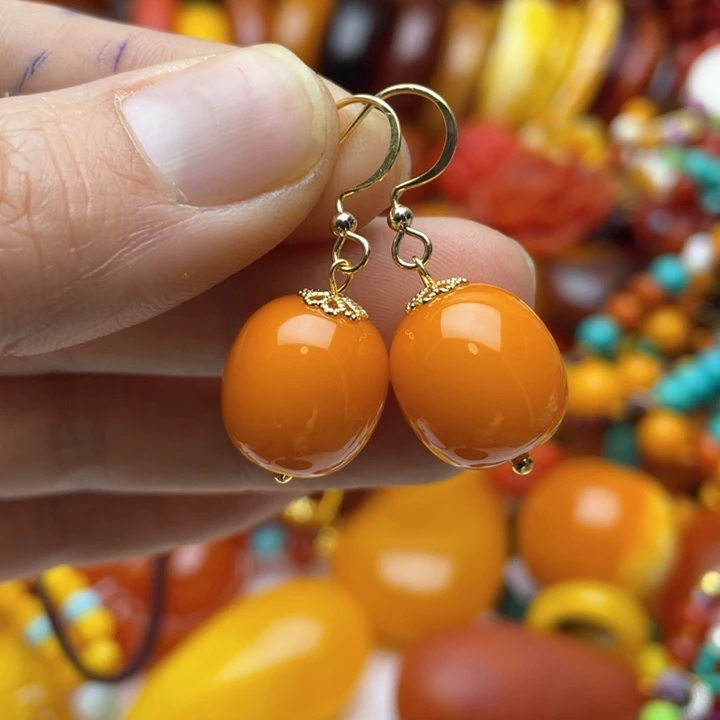 树脂制品125号橘色耳坠