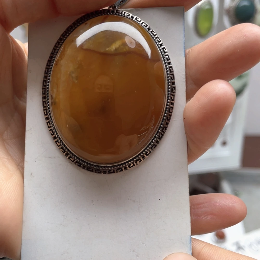 陈***莲蛇纹石玉未镶嵌吊坠