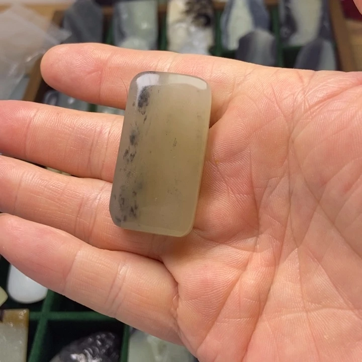 透闪石质玉未镶嵌颈饰13