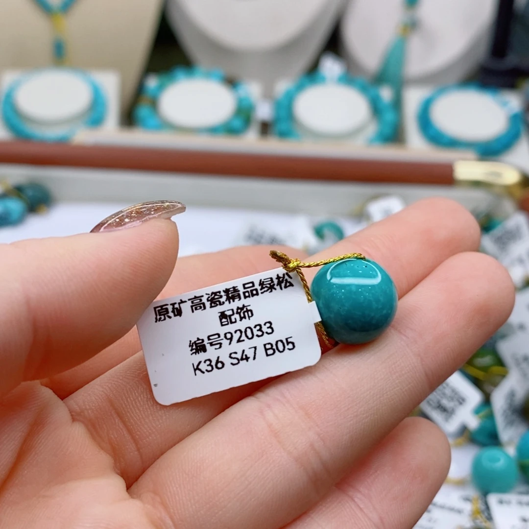 绿松石未镶嵌珠宝奇石