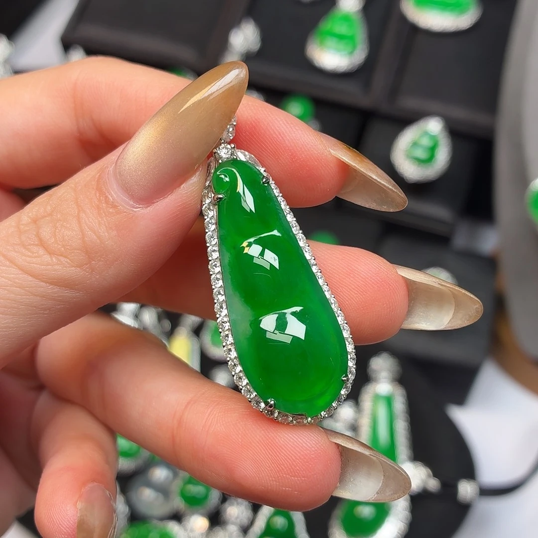 翡翠18K金镶嵌颈饰002福豆