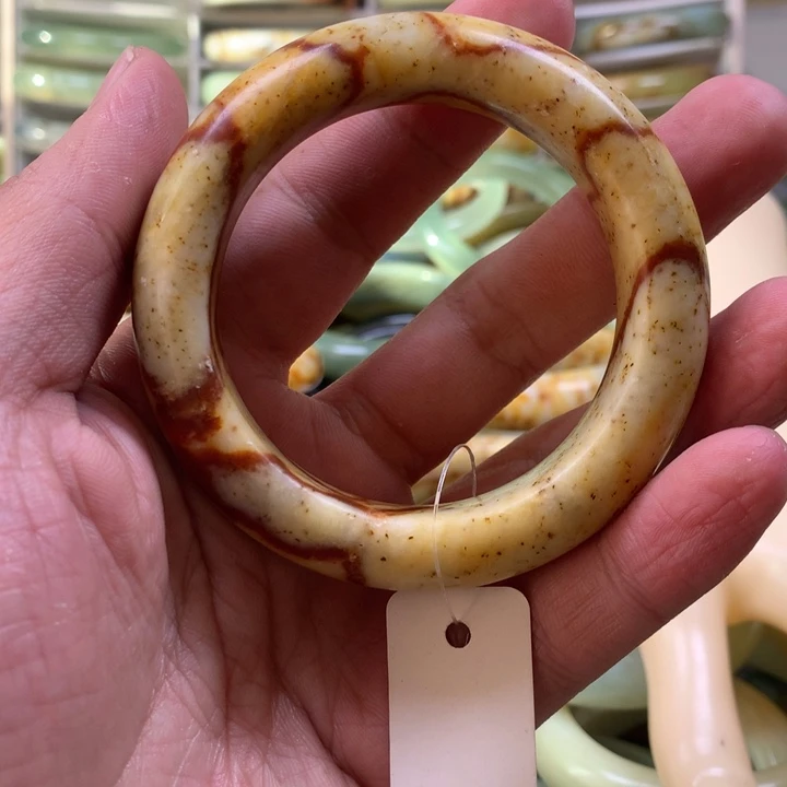 蛇纹石玉手镯未镶嵌和*