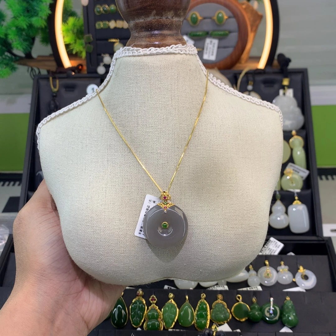 和田玉18K金镶嵌吊坠(赠链)