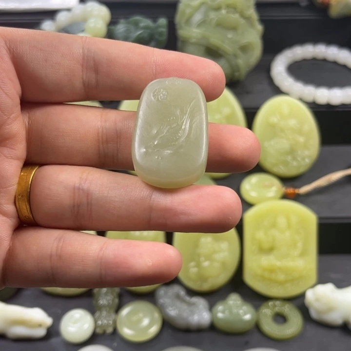 和田玉未镶嵌颈饰