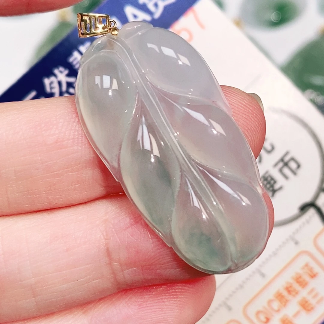 颈饰18K金镶嵌翡翠