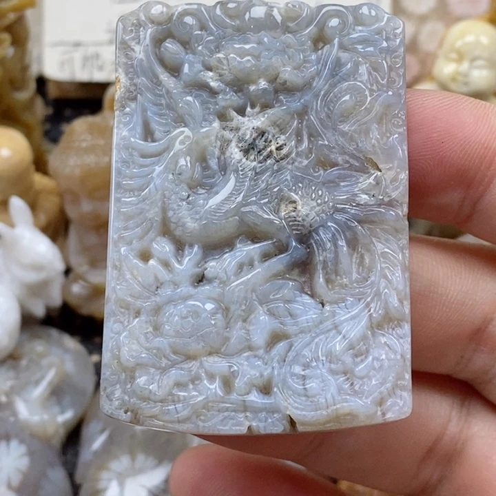 颈饰未镶嵌硅化珊瑚（珊瑚玉）有瑕