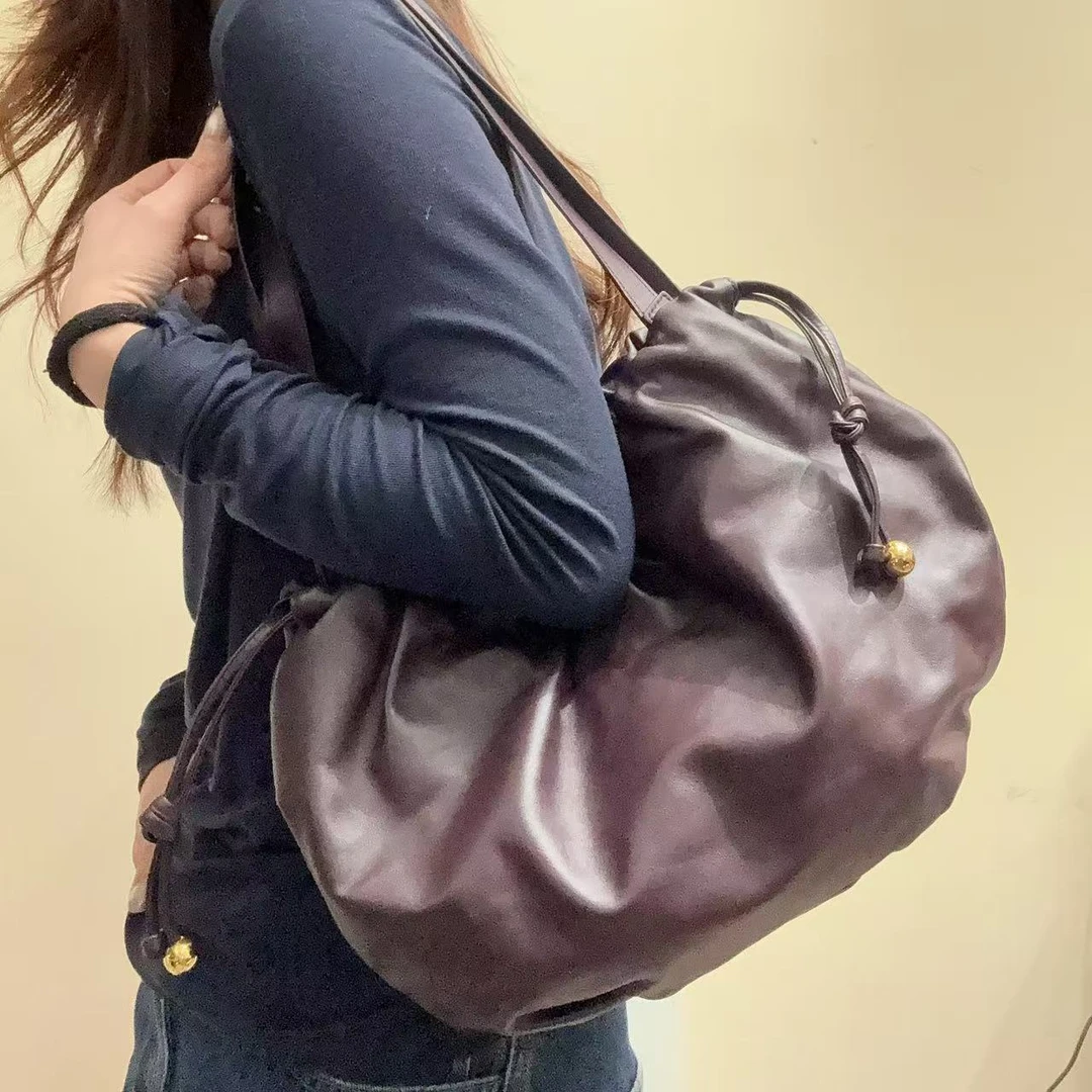 95新 BOTTEGA VENETA/葆蝶家 【蕾】4GM521 深紫红色小金属托特包