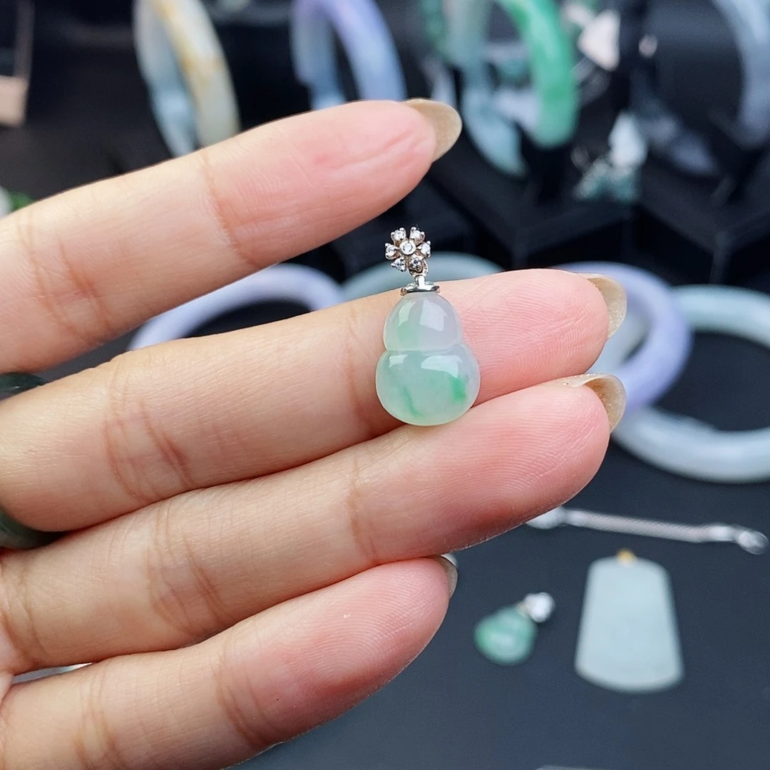 翡翠颈饰银S925镶嵌吊坠