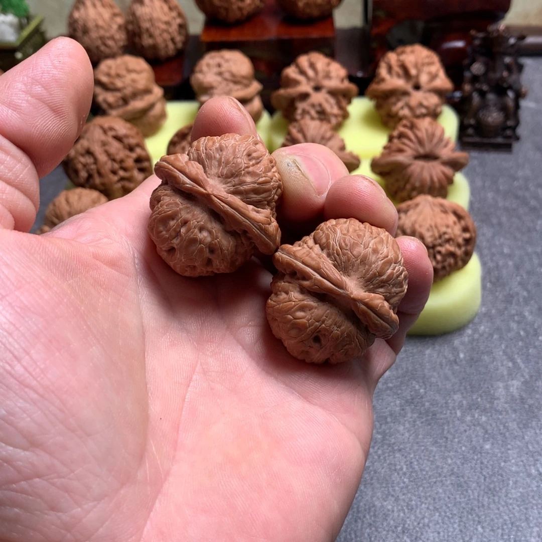 文玩核桃吊坠元宝