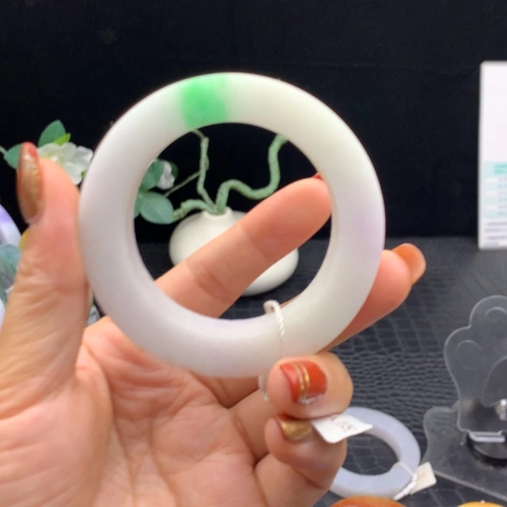 定制翡翠未镶嵌翡翠手镯